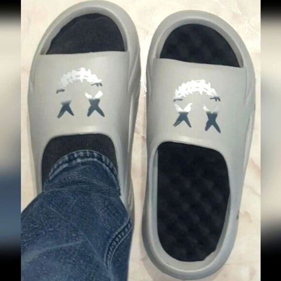 Stylish Men's Thick Sole slippers Sz 10/11 - Picture 3 of 8